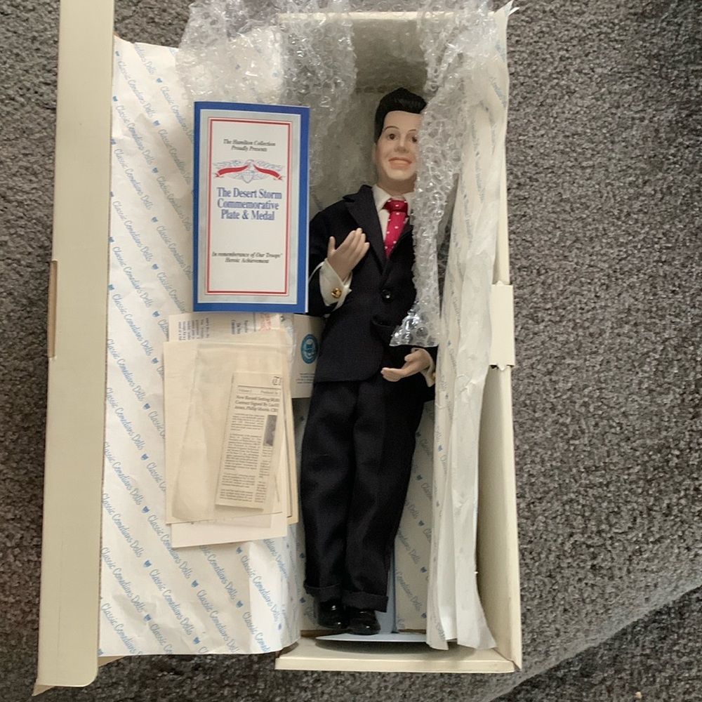 I Love Lucy Hamilton Collection Porcelain Doll Pair Ricky Ricardo
MIB